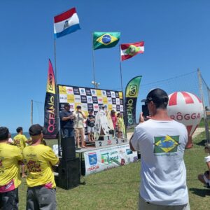 ONGs trazem ações e mensagens ambientais para campeonato catarinense de surfe